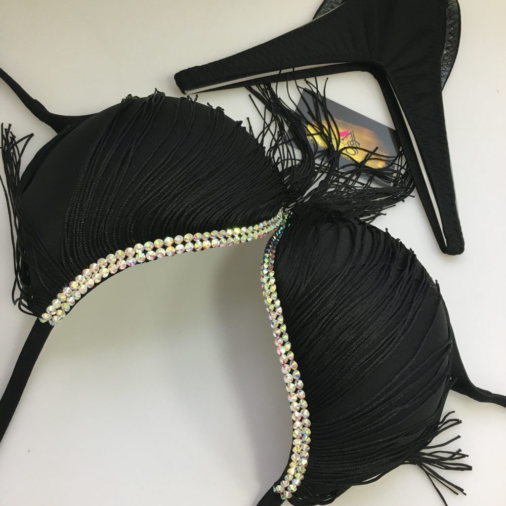 Черный с бахромой