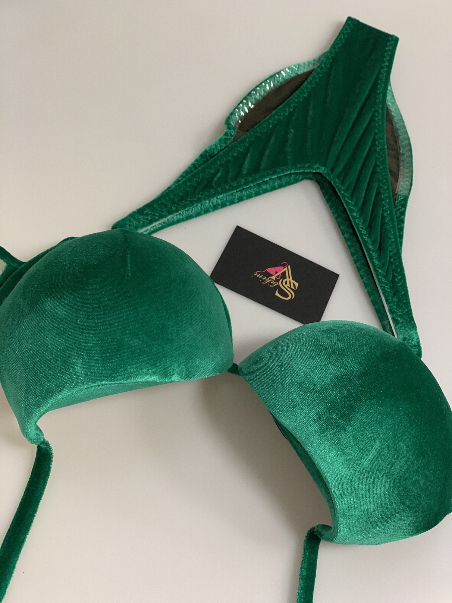 img_6688-1_2000x2000_436 База из ярко-зеленого бархата — изображение 1