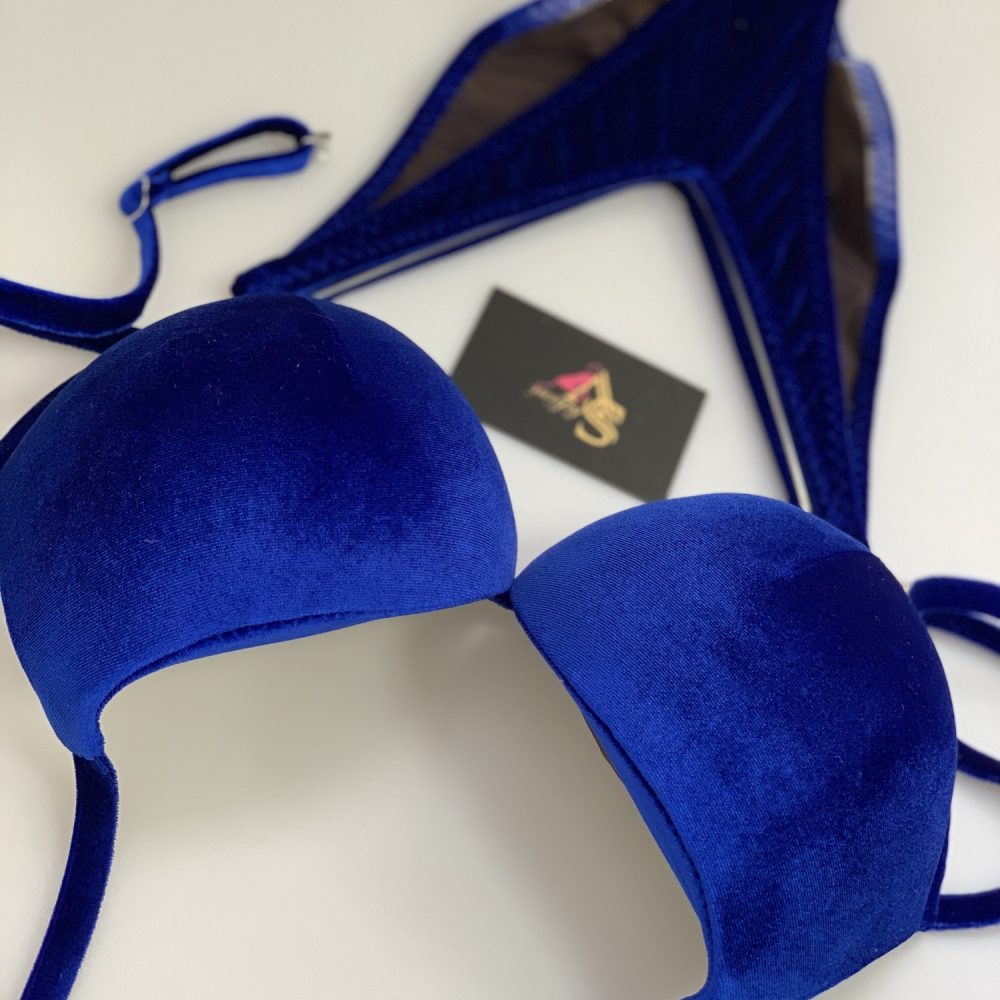 База из ярко-синего бархата