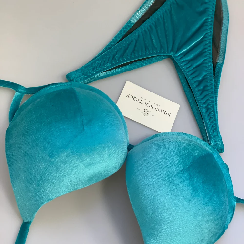 База из небесно-голубого бархата