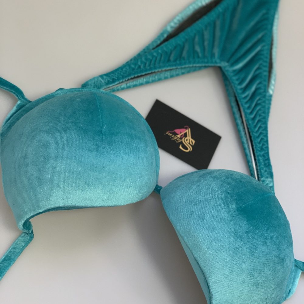 База из небесно-голубого бархата